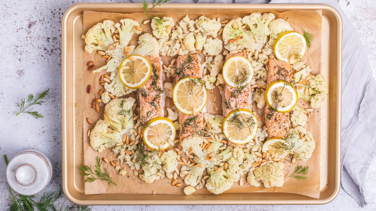 Bandeja de horno de salmón al limón
