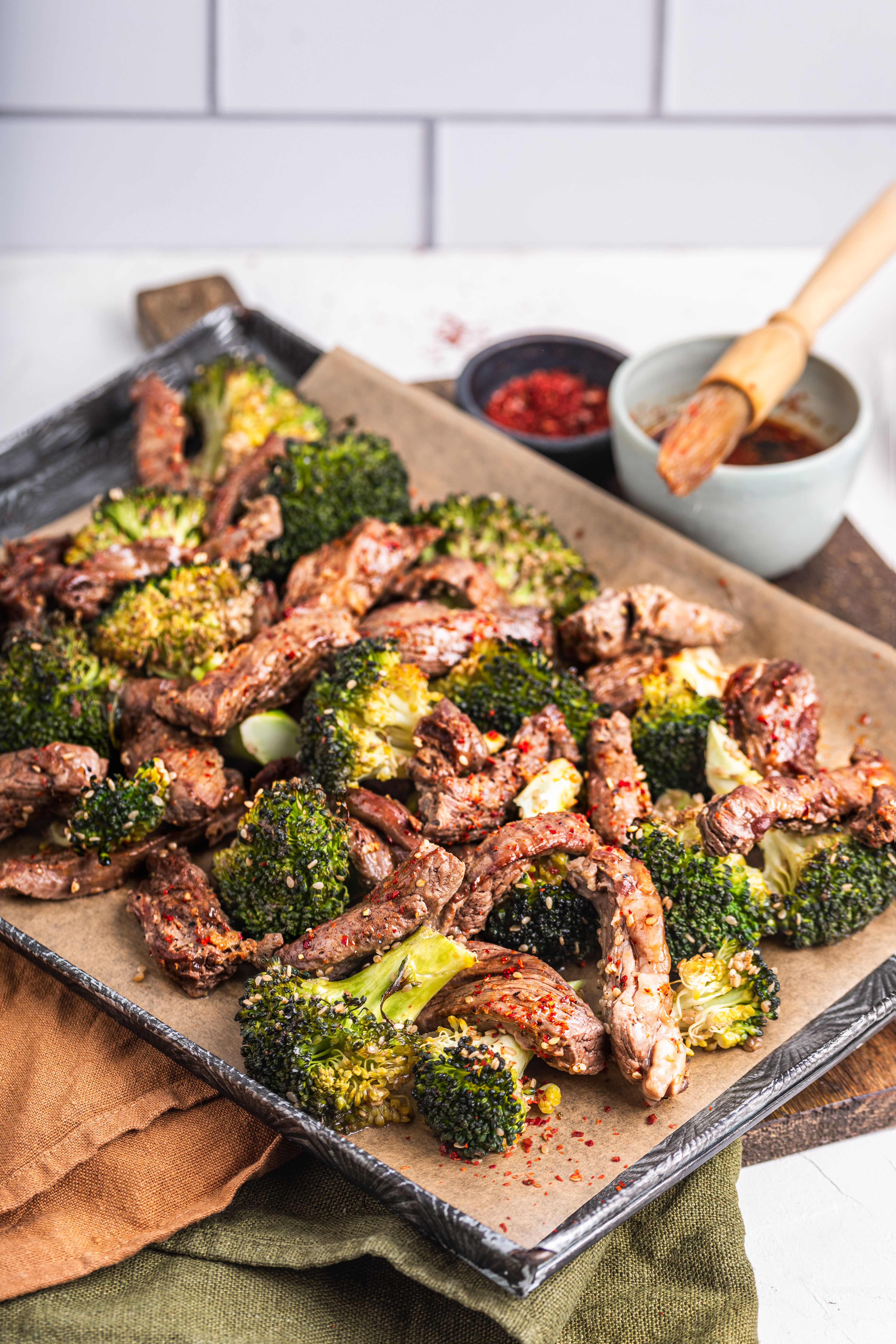 Carne de res y brócoli al horno al estilo asiático