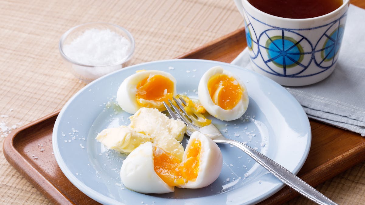 Huevos de desayuno con mantequilla