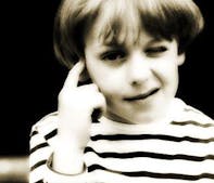 Ger antibiotika fler återfall i öroninflammation?