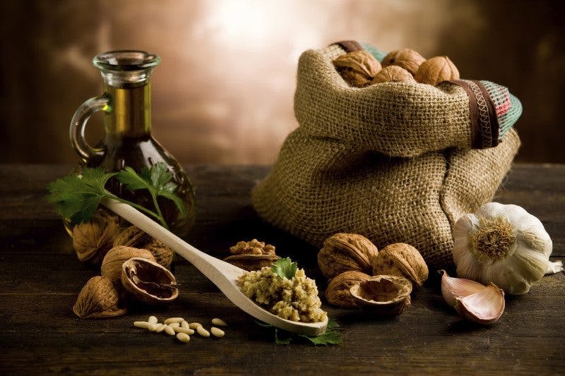 Homemade-Walnut-pesto-000021398949_Large-800x533-1