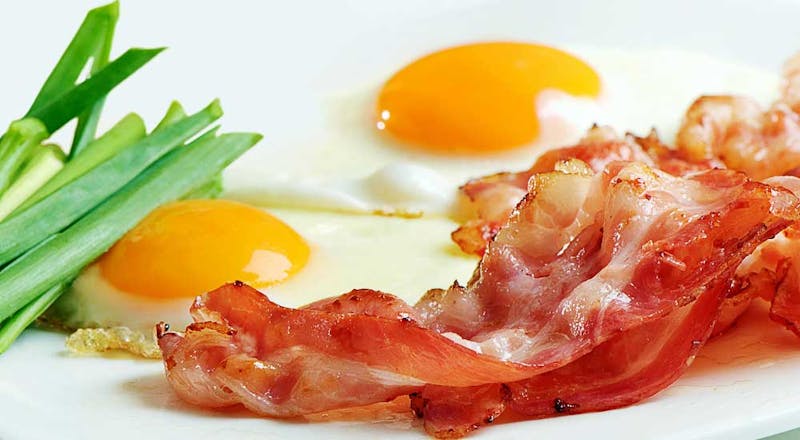 Eggs-and-bacon-on-plate-1000x550_3