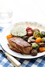 Kyckling med ugnsbakade grönsaker