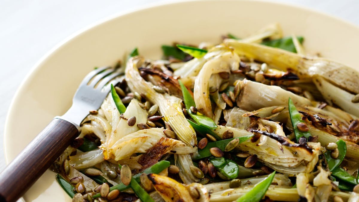 Rostad fänkål med sockerärtor