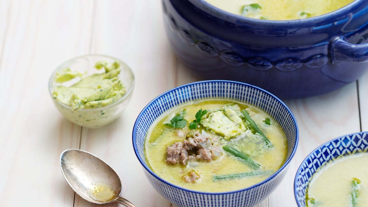 Kalkonsoppa med kokos och koriandersmör