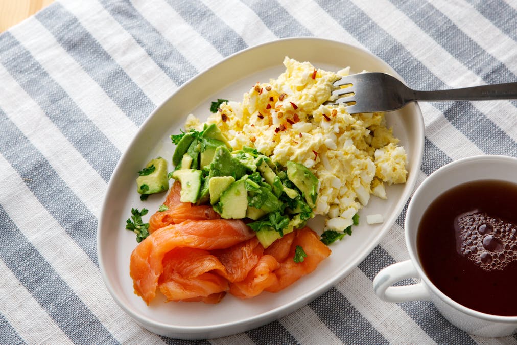 Äggsmör med lax och avokado