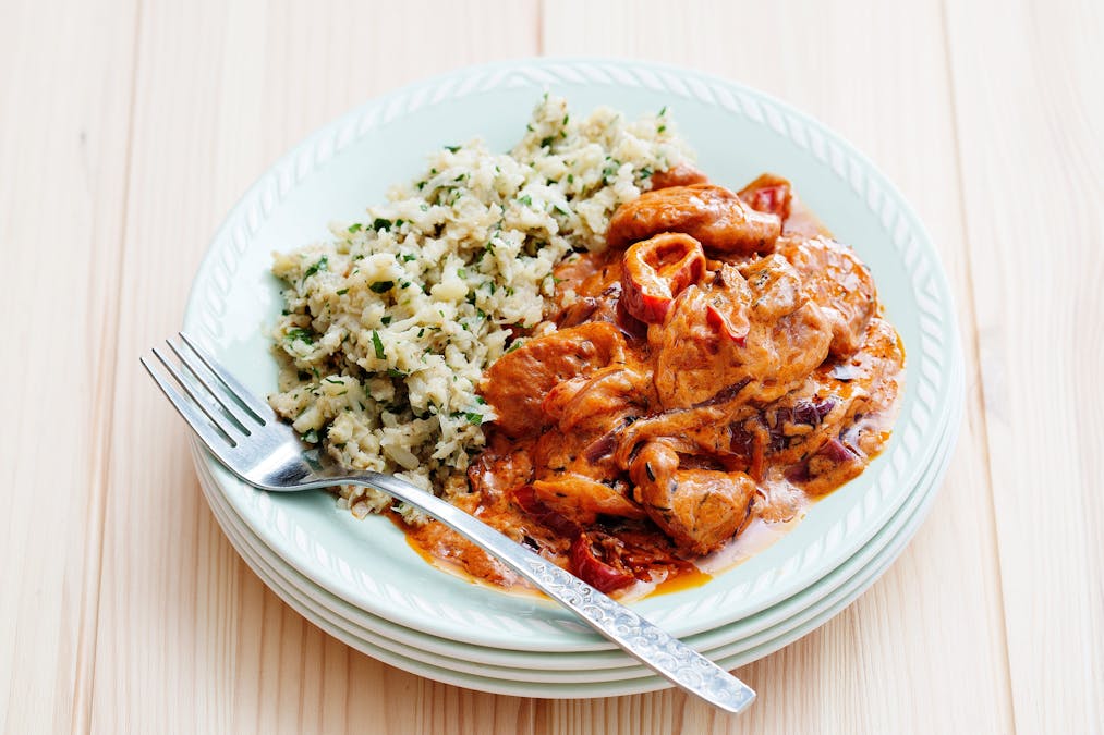 Stroganoff med färsk korv och persiljeris