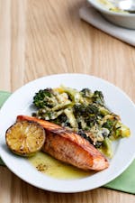 Halstrad lax med gratinerad broccoli