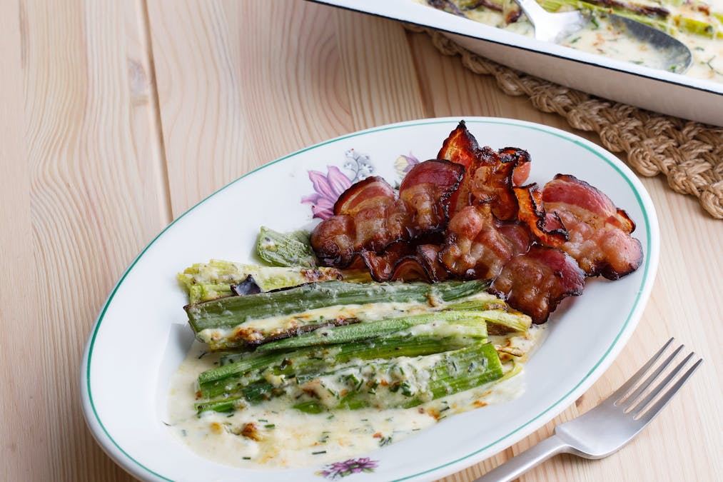 Ostgratinerad purjolök med bacon