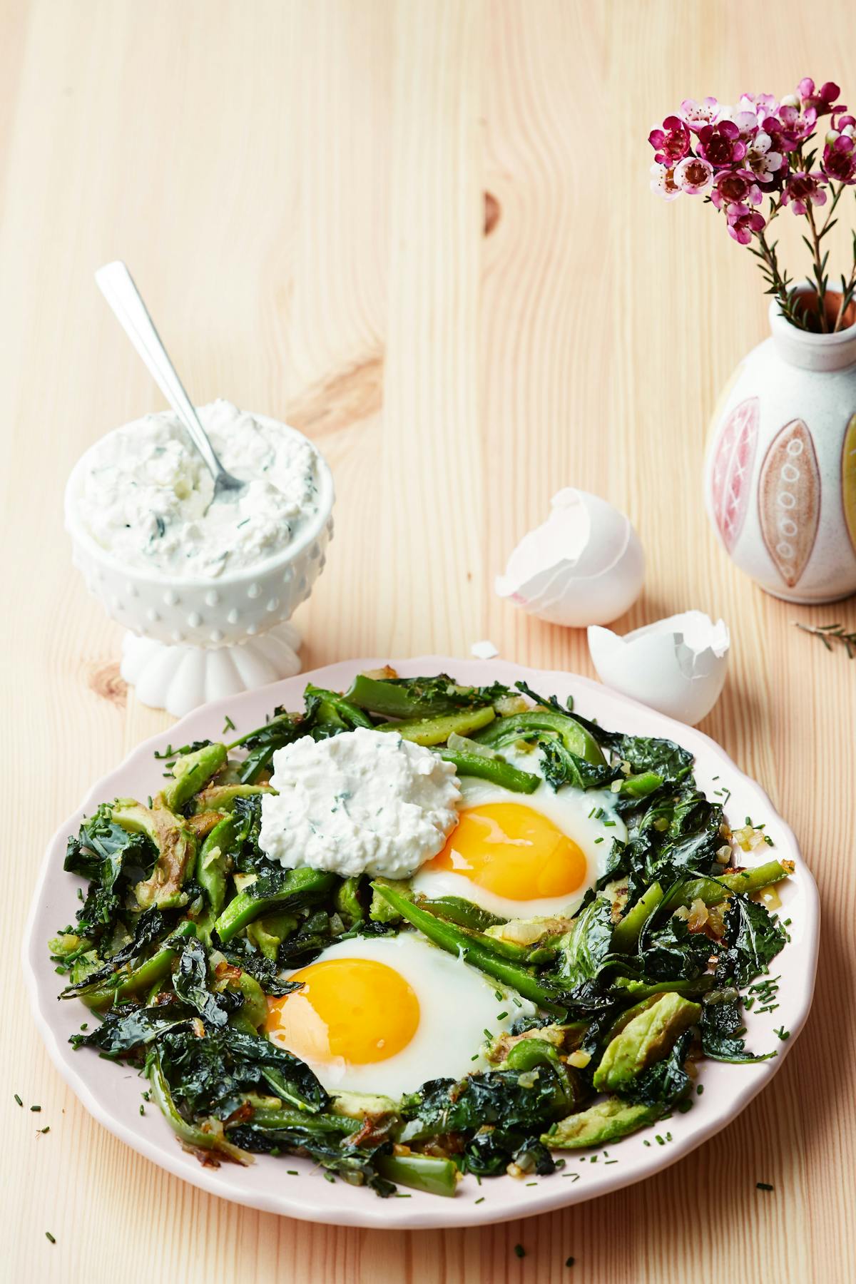 Ägg med kesoröra och stekta grönsaker