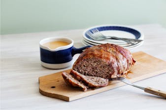 Baconlindad köttfärslimpa