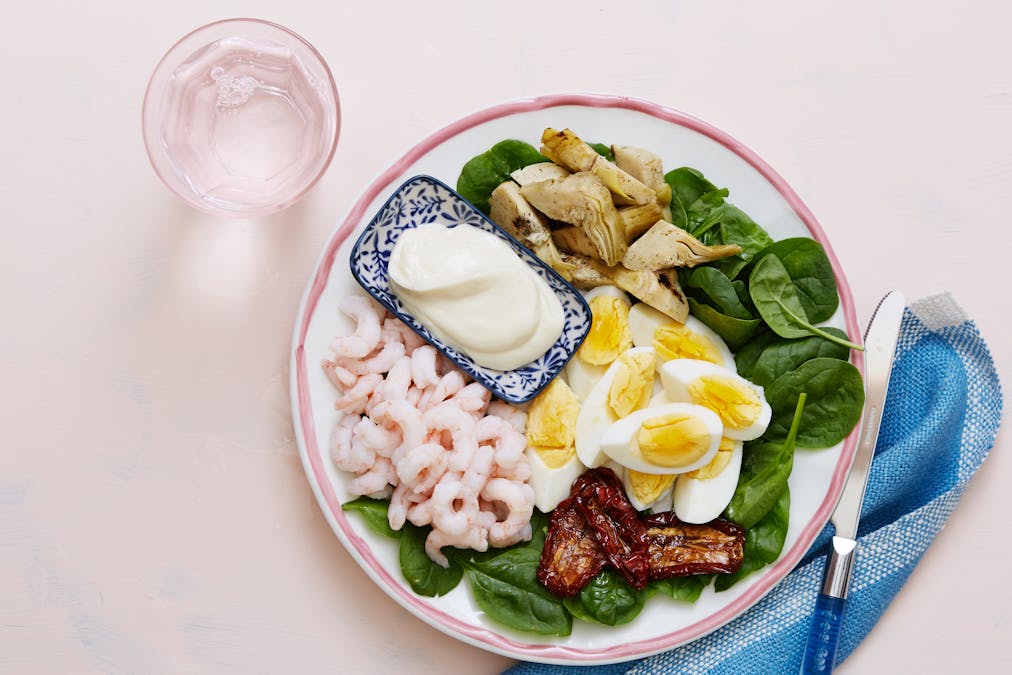 Plocktallrik med räkor och ägg