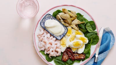 Plocktallrik med räkor och ägg