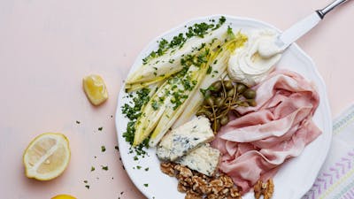 Plocktallrik med skinka och ädelost