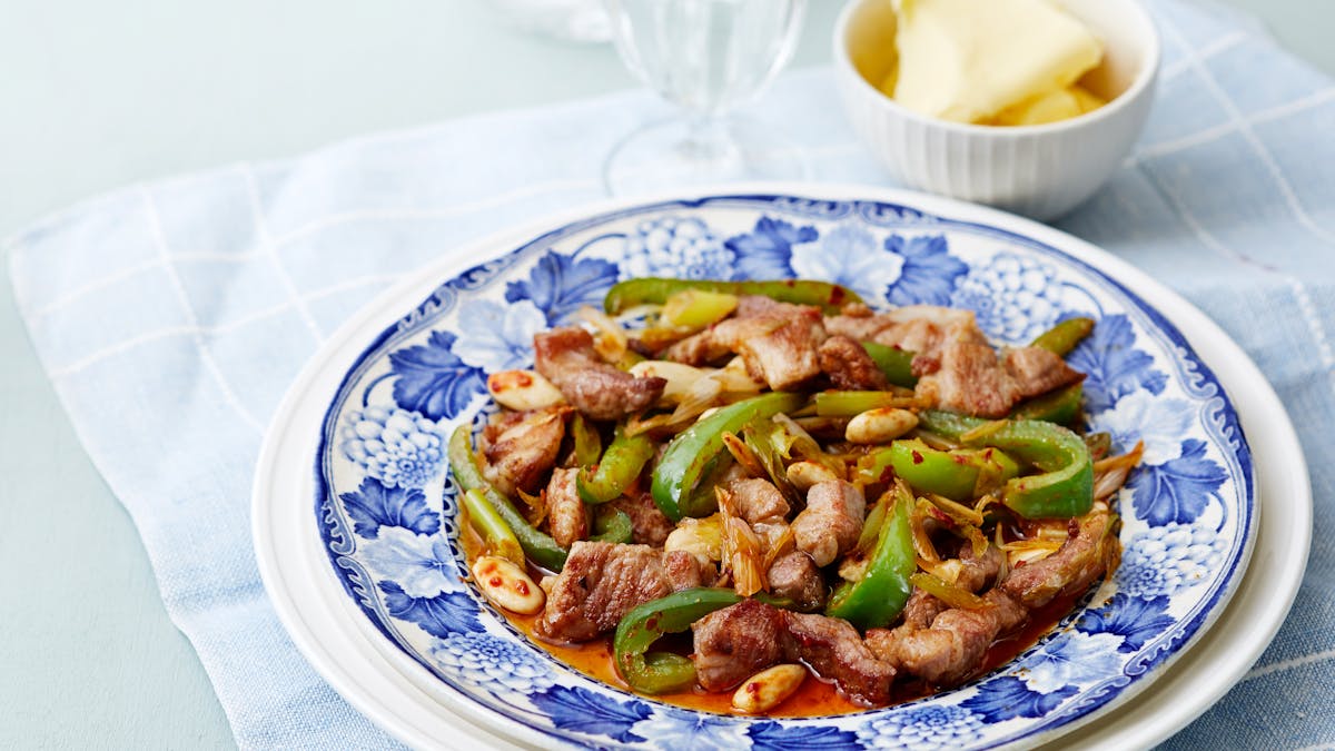 Smörstekt strimlad fläskkarré med paprika