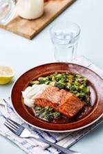 Stekt lax med broccoli och citronmajo