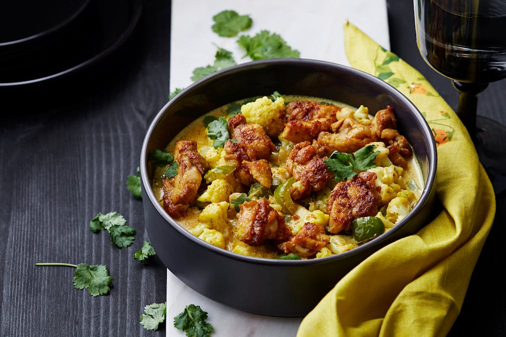 Indisk currygryta med kyckling och blomkål