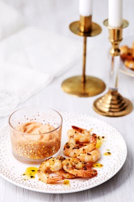 Heta räkor med Rhode Island-dipp