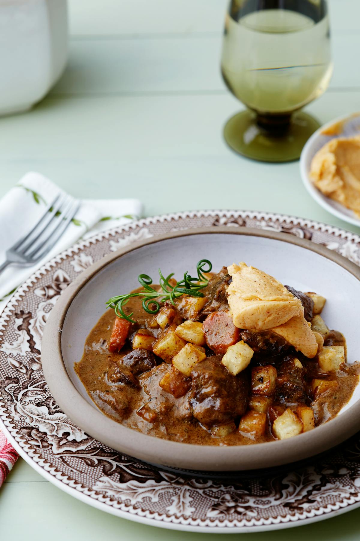 Viltgryta med paprikasmör