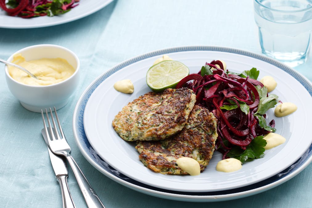 Zucchinibiffar med röd sallad