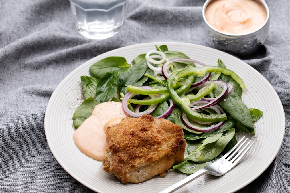 Panerade kycklinglår med BBQ-majo