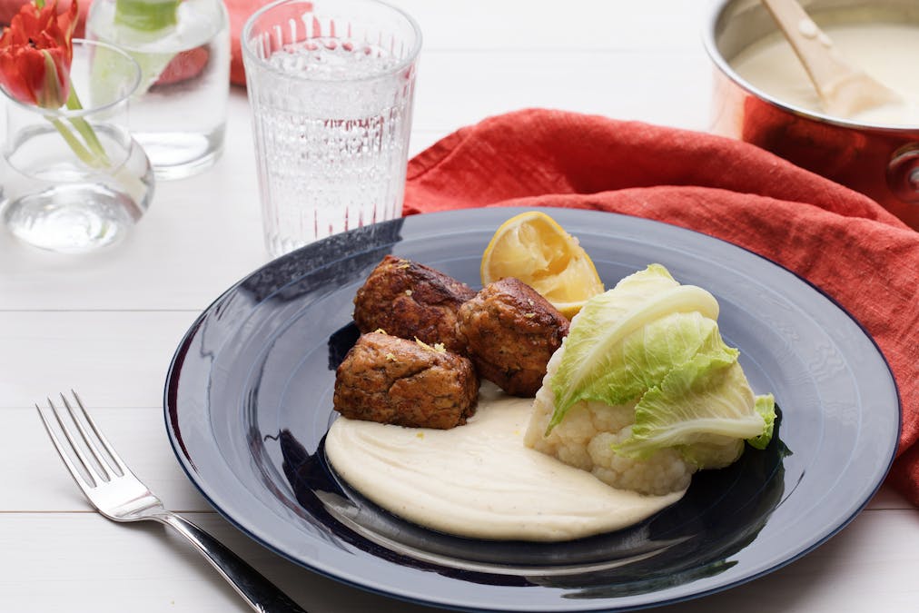 Stekta fiskbullar med citronbechamel