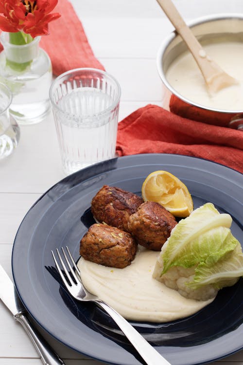 Stekta fiskbullar med citronbechamel