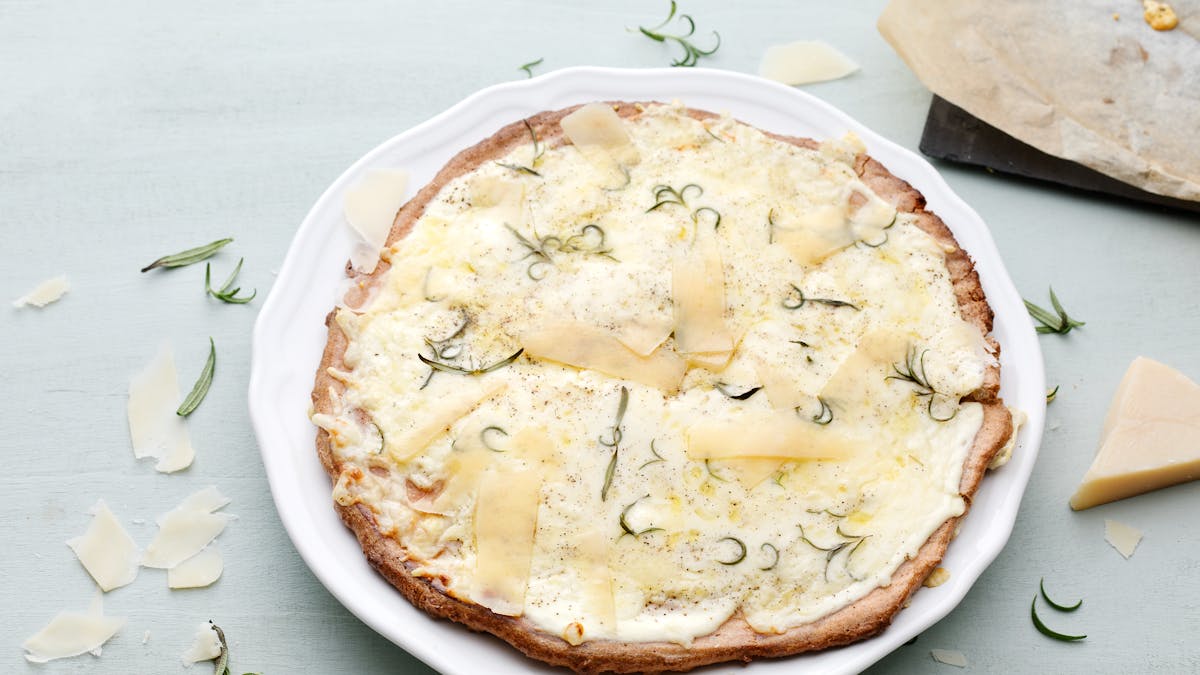Pizza bianca med parmesan