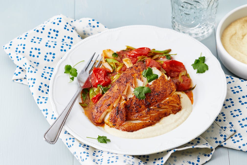 Kryddig fisk med stekta tomater och cashewsås