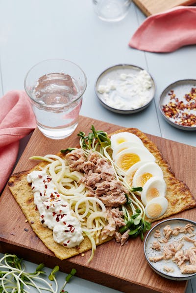 Glutenfri wrap med ägg och tonfisk