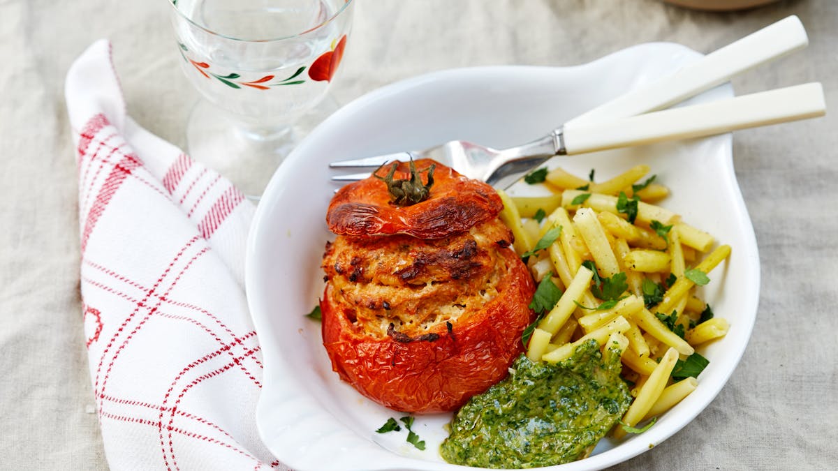 Kycklingfyllda tomater med salsa verde