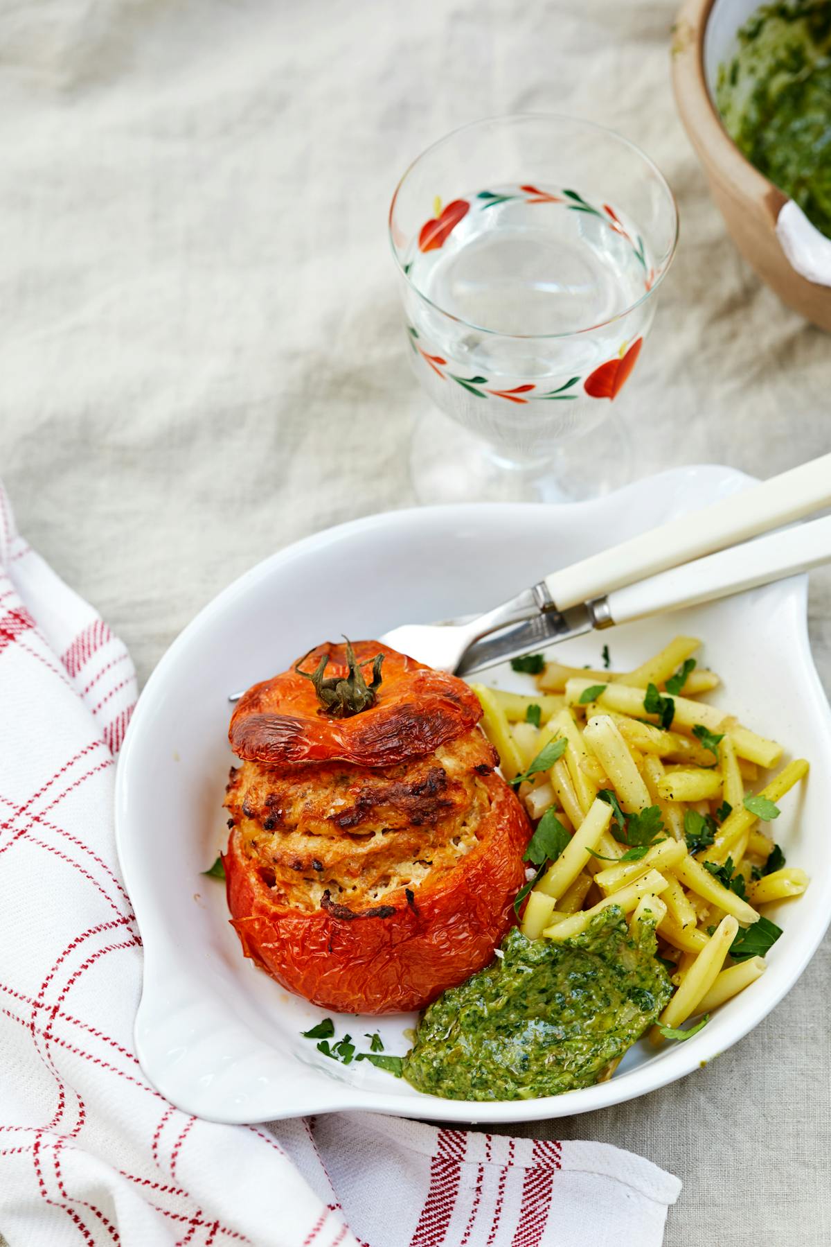 Kycklingfyllda tomater med salsa verde