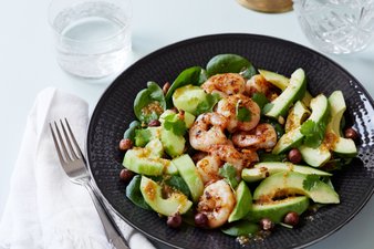 Heta räkor med avokadosallad