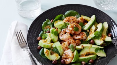Heta räkor med avokadosallad