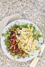 Sellerisallad med knaperstekt sidfläsk