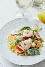 Krämig räkpasta med kålrotsspaghetti