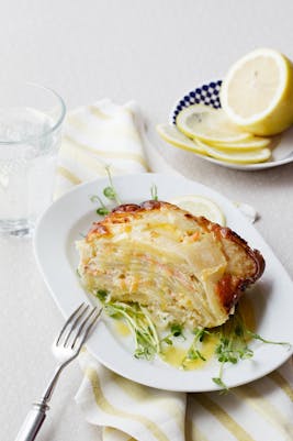 Laxpudding med kålrabbi och skirat smör