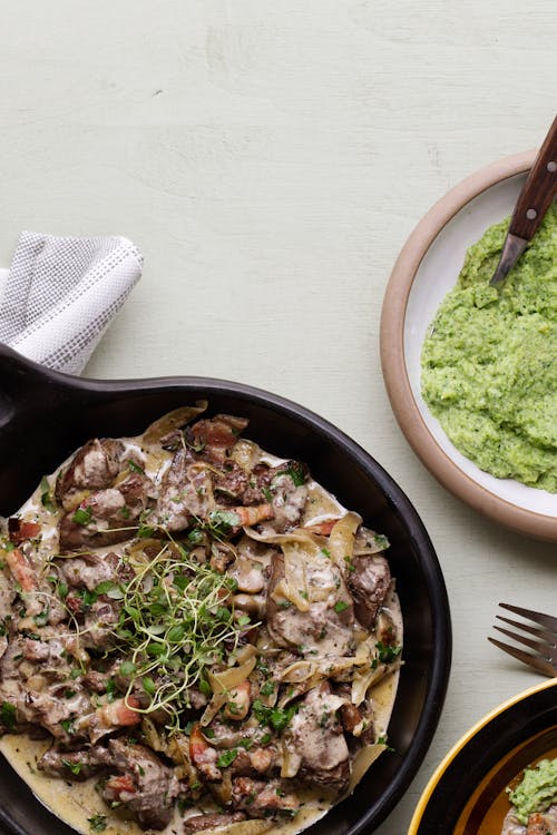 Kycklinglever i gräddsås med broccolimos