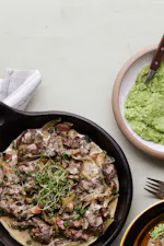 Kycklinglever i gräddsås med broccolimos