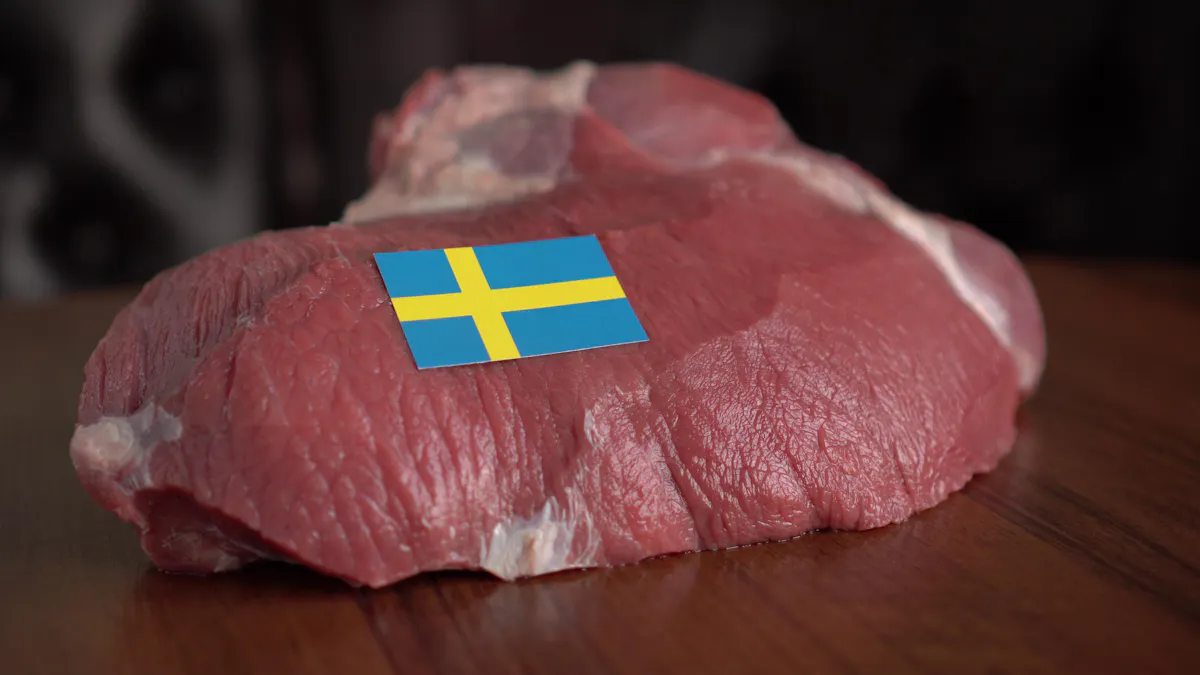 Svenskarna fortsätter äta allt mindre importerat kött