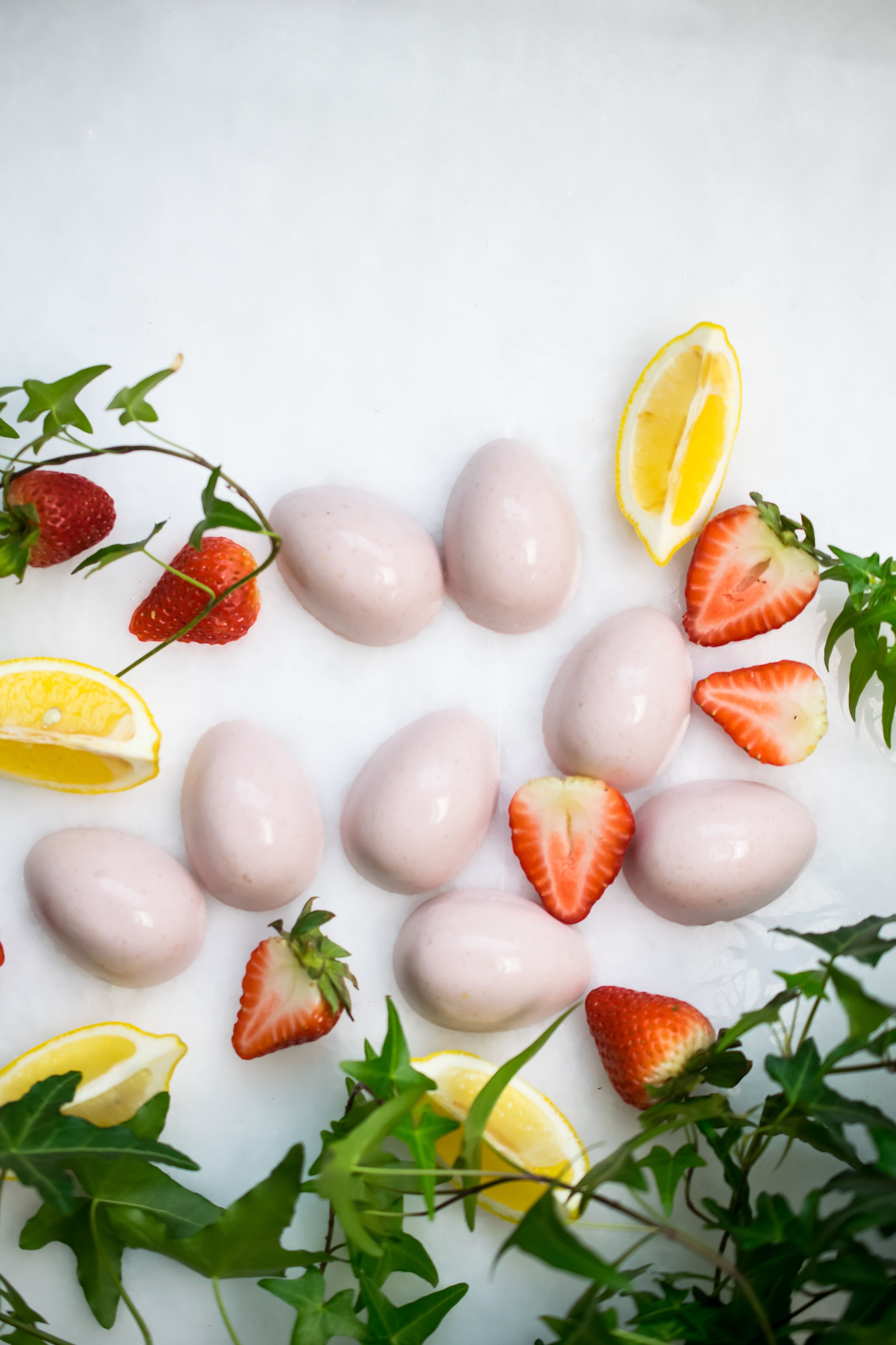 Sockerfria geléägg med jordgubbar