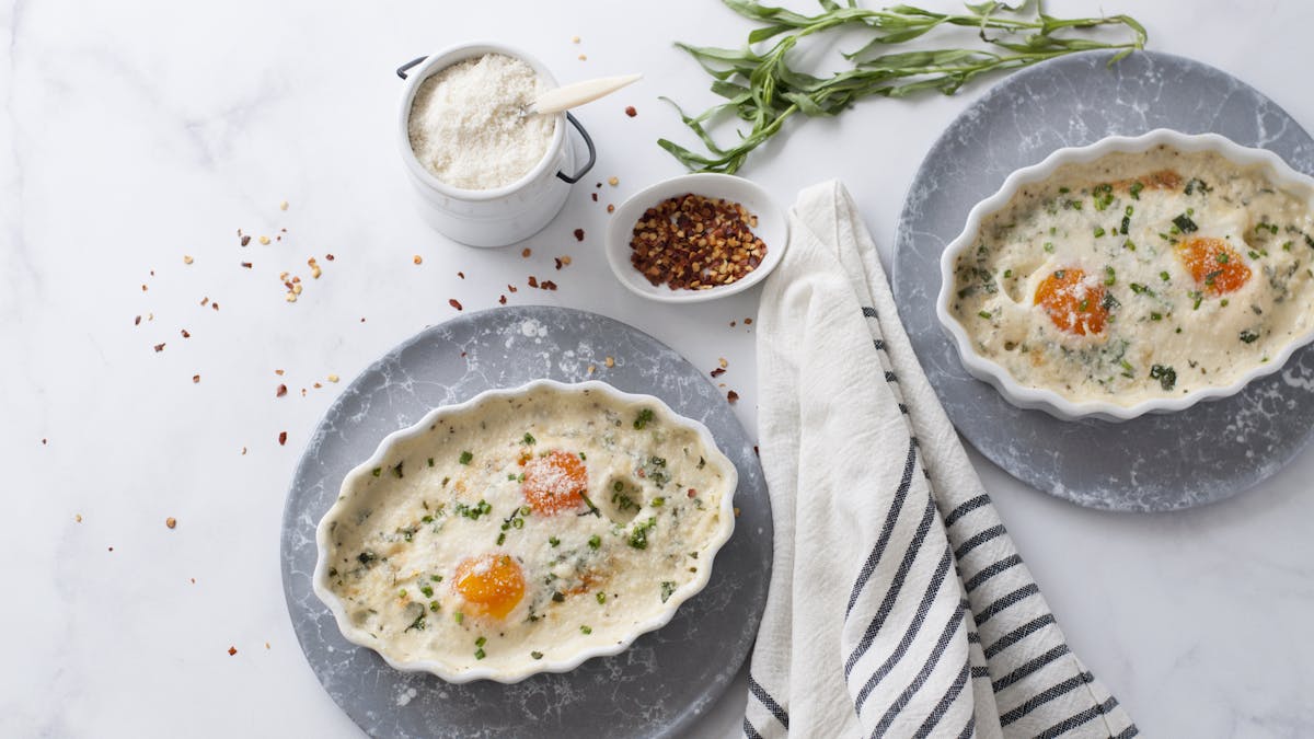 Bakade ägg med dragon- och gräslökssås