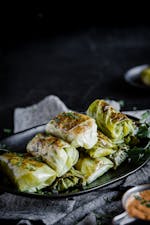 Dumplings med kyckling och jordnötsdipp