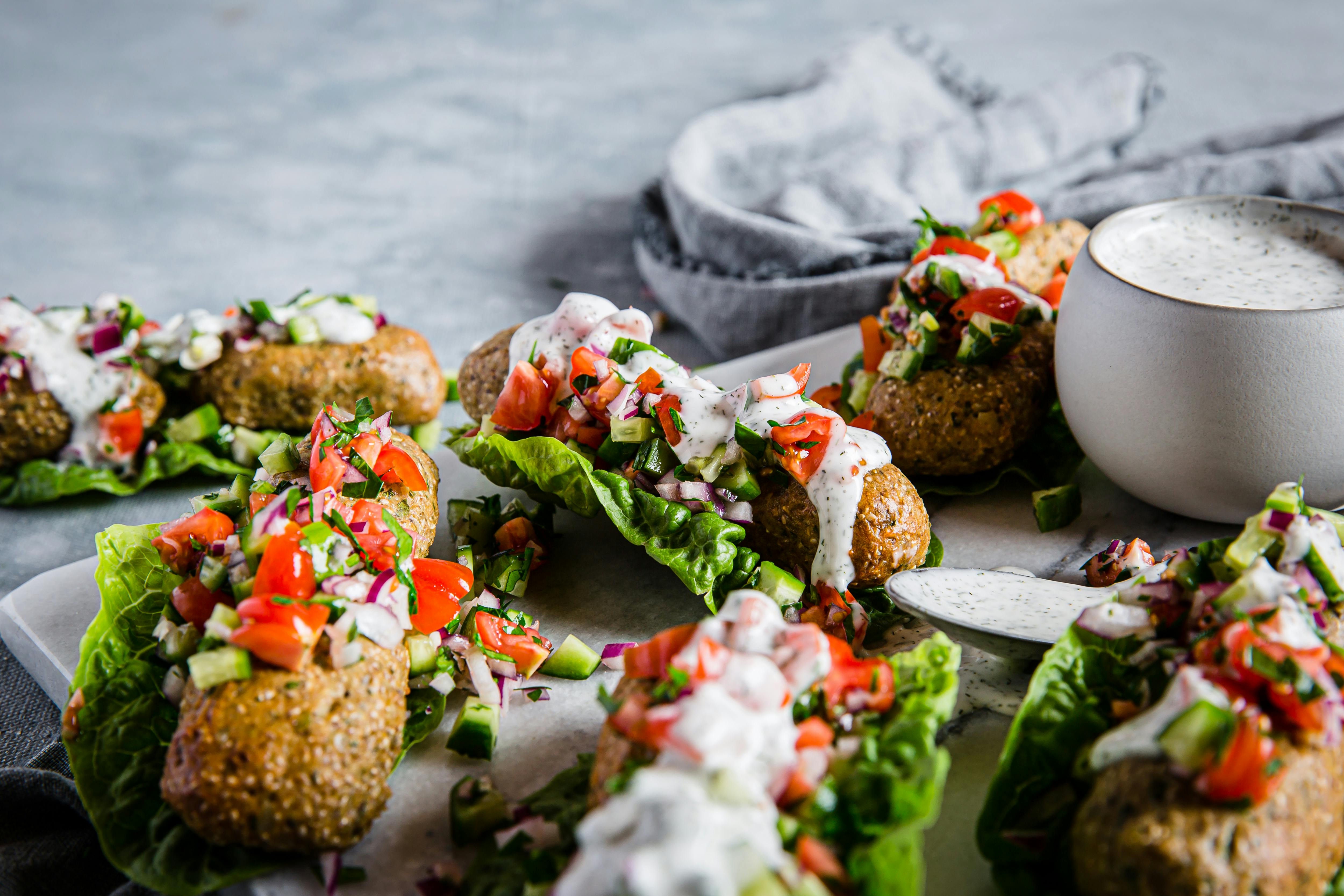 Veganska kebabwraps med vitlökssås