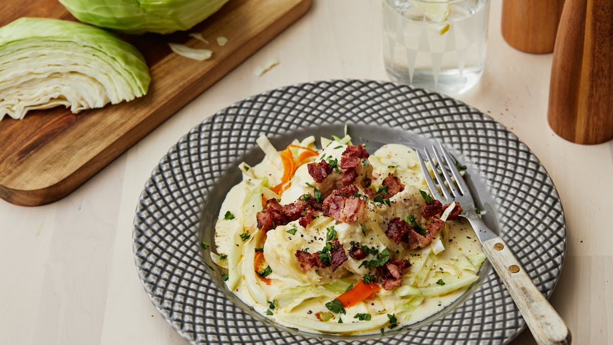 Gräddkokt torsk med dijon och knaperstekt bacon