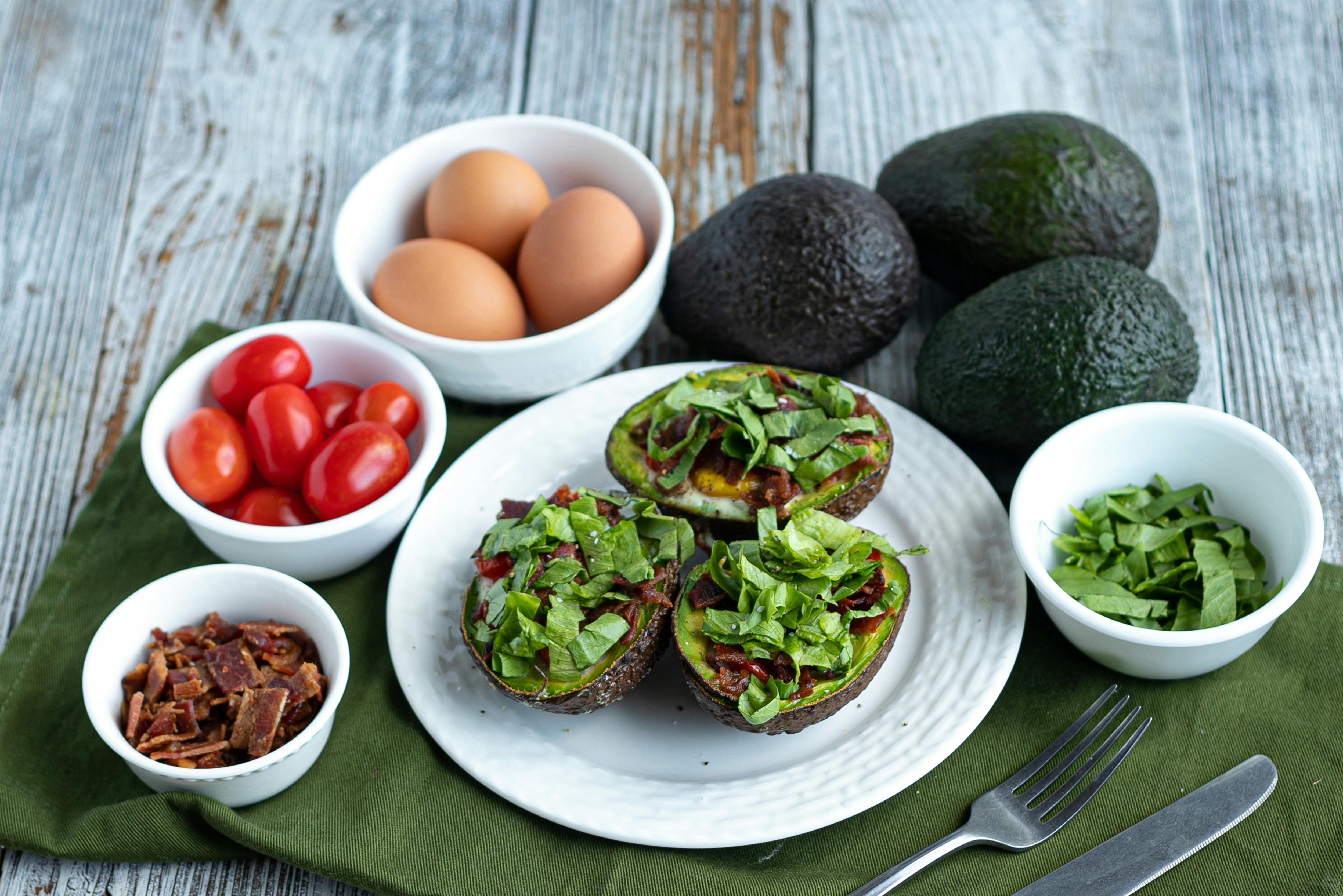 Ugnsbakad avokado med ägg