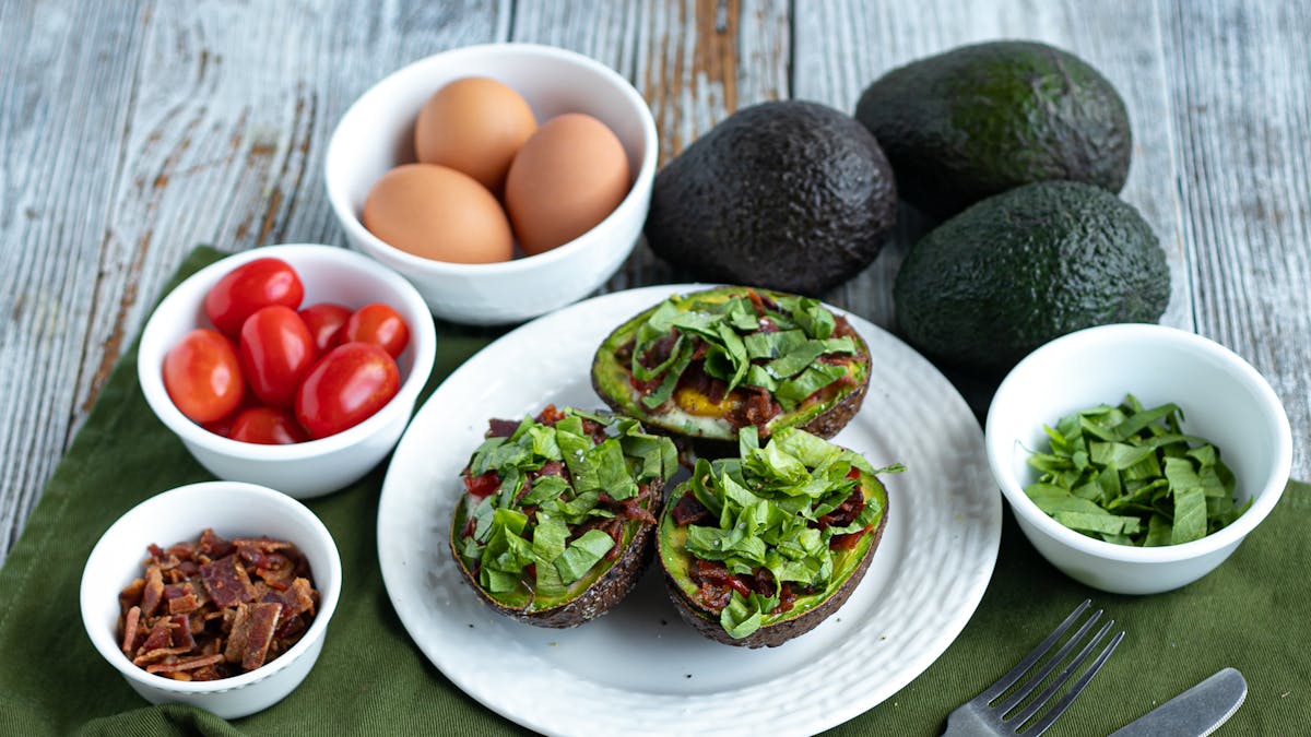 Ugnsbakad avokado med ägg