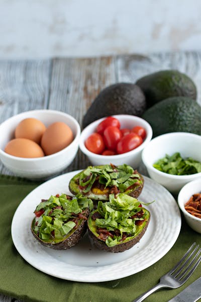 Ugnsbakad avokado med ägg