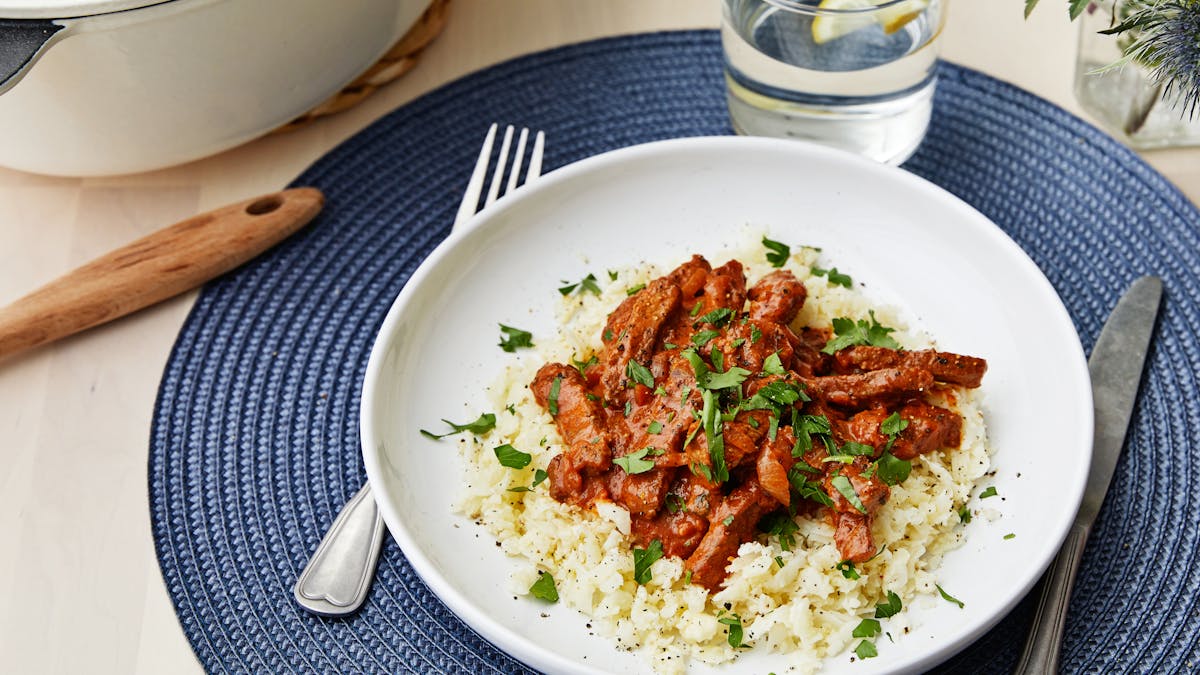 Biffstroganoff med blomkålsris