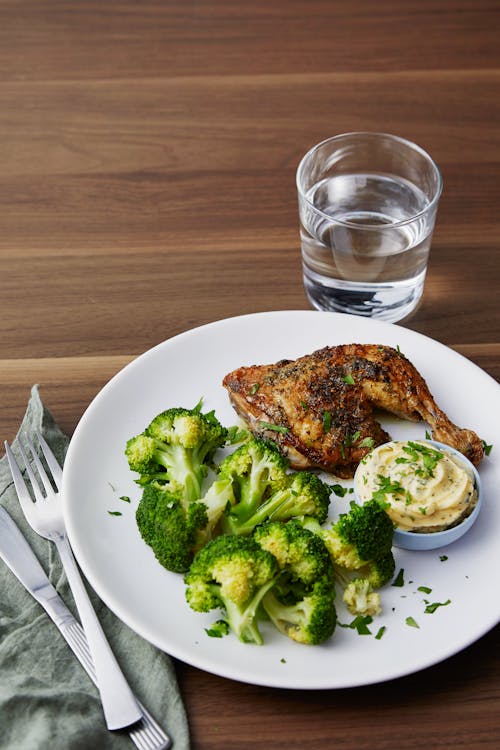 Kyckling med broccoli och vitlökssmör